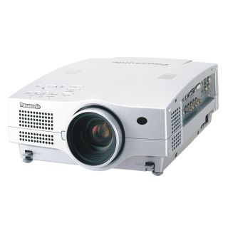 Videoproiector Panasonic PT-L735E, uzura lampa 1000h din 3000 - refurbished